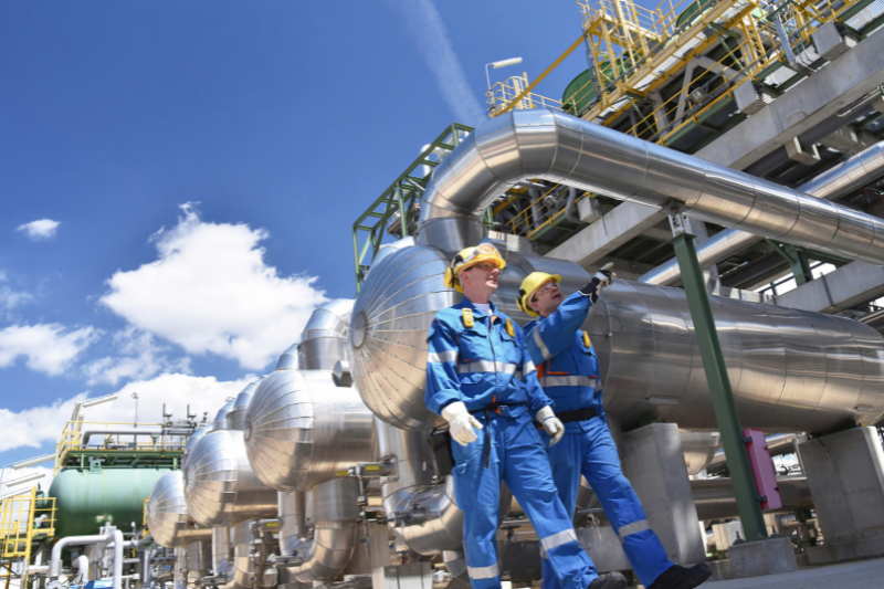 How Oil and Gas Companies Can Manage Remote Workers with Mobile Workforce Solutions